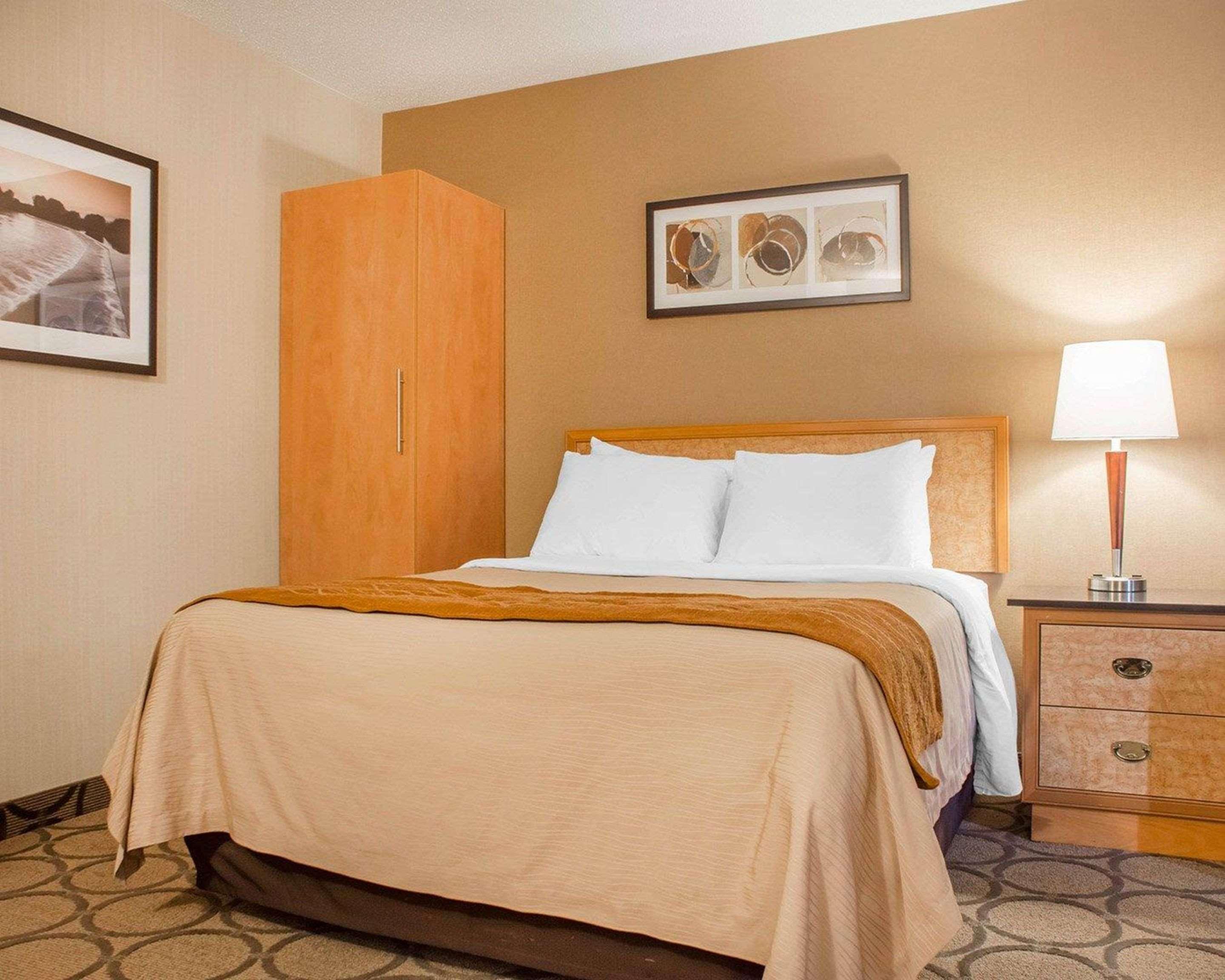Comfort Inn Брантфорд Экстерьер фото