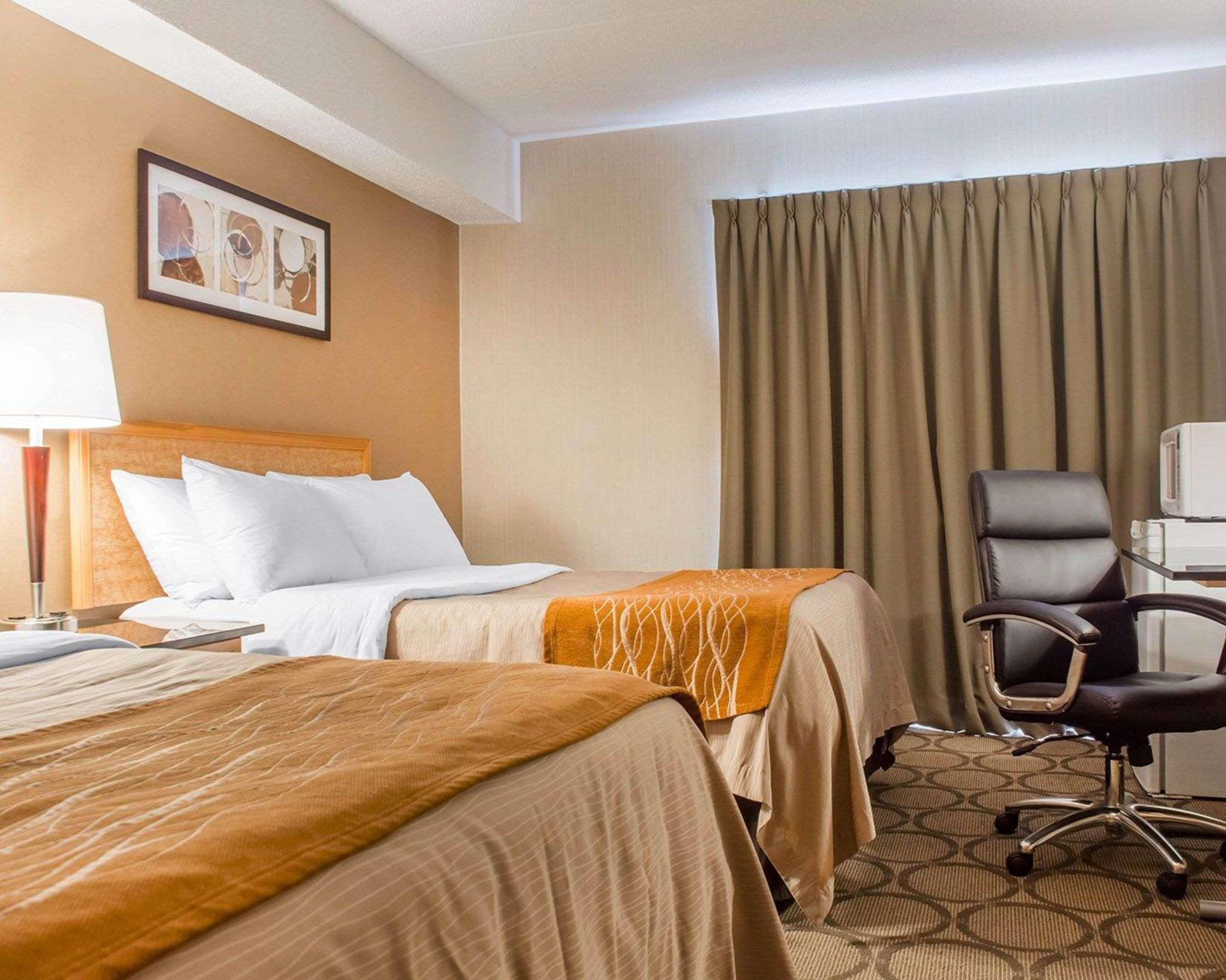 Comfort Inn Брантфорд Экстерьер фото