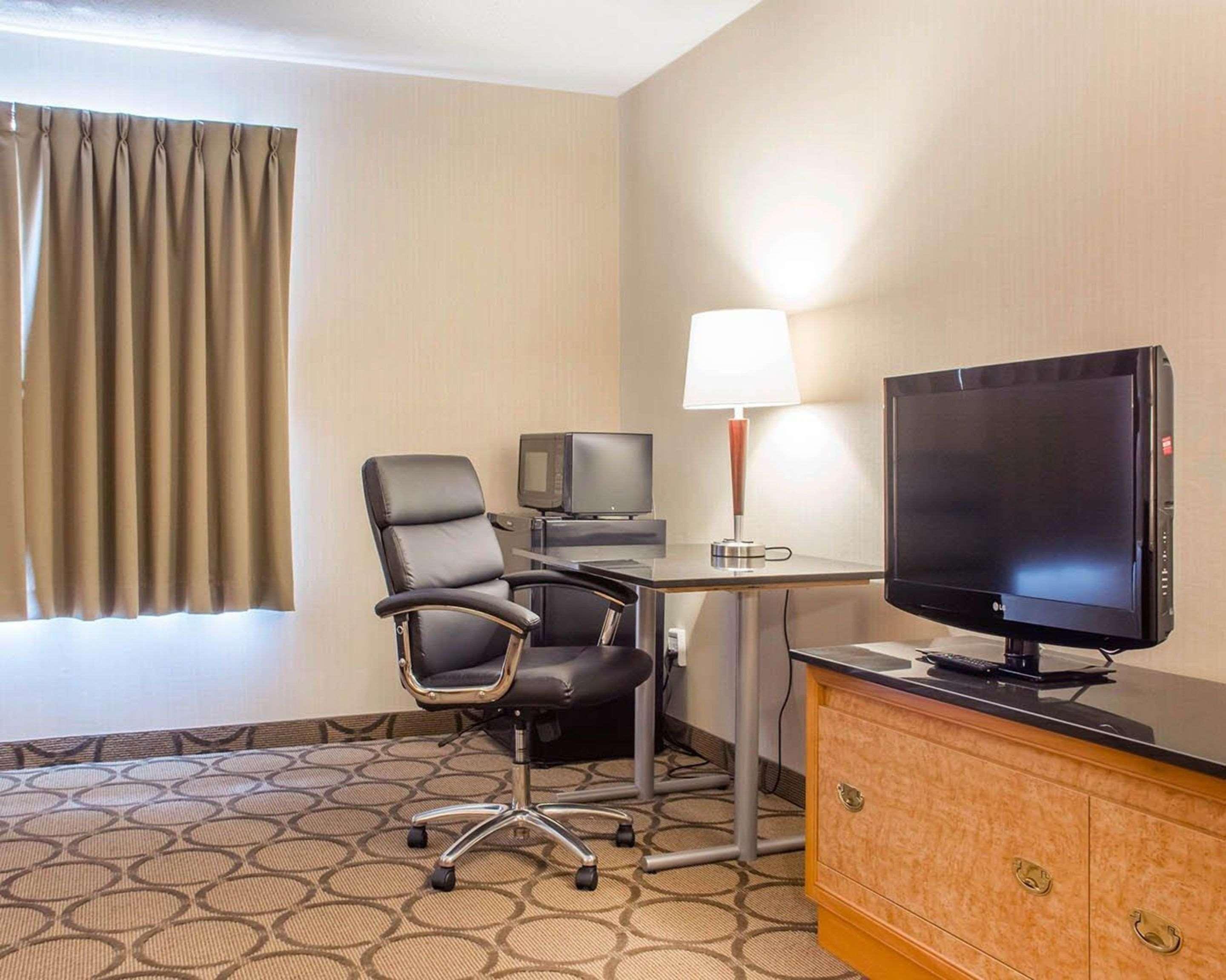 Comfort Inn Брантфорд Экстерьер фото
