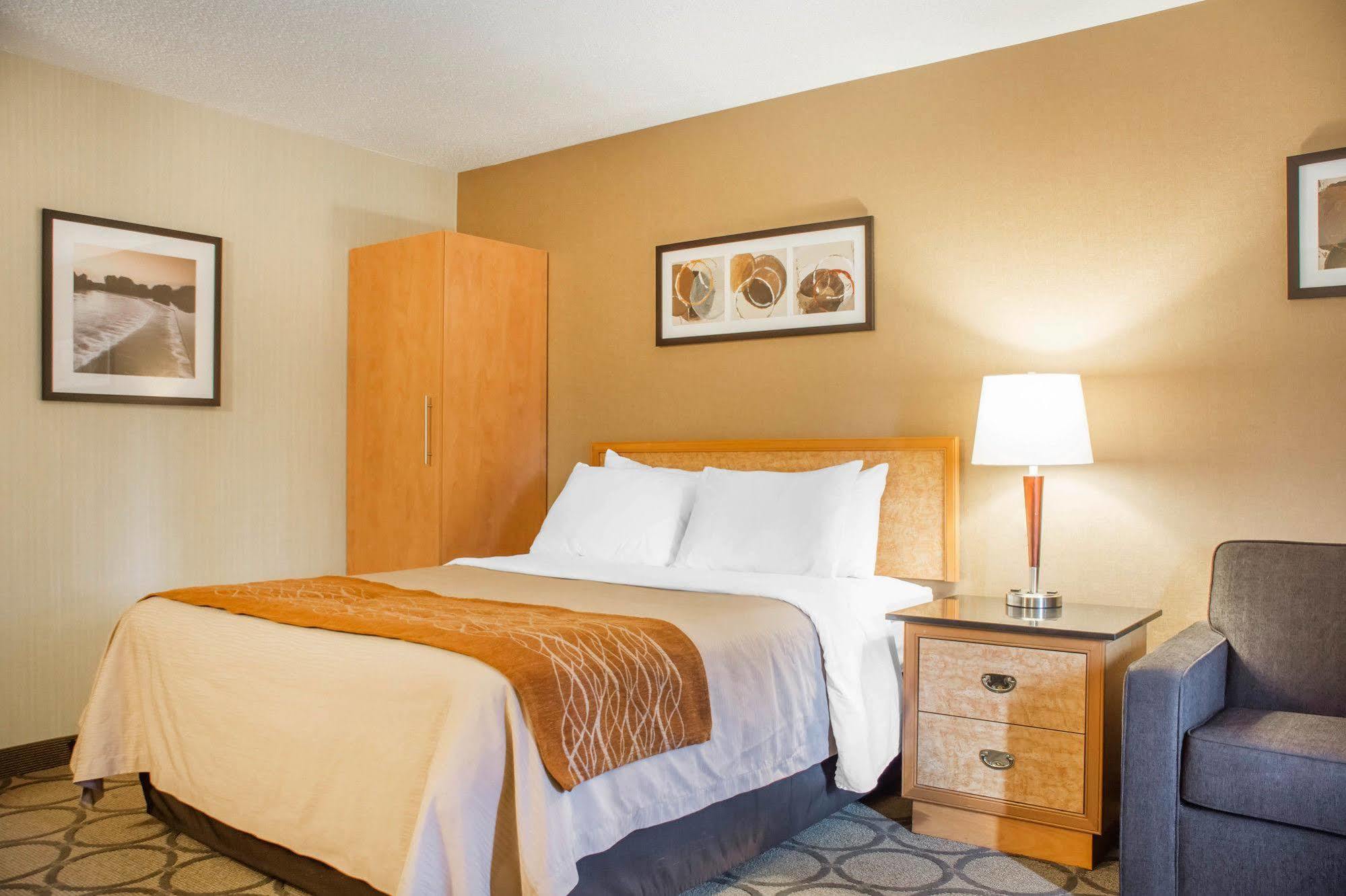 Comfort Inn Брантфорд Экстерьер фото