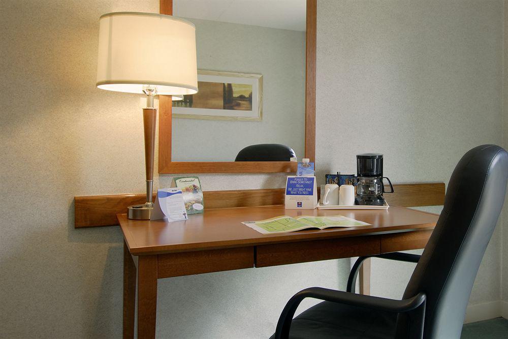 Comfort Inn Брантфорд Номер фото